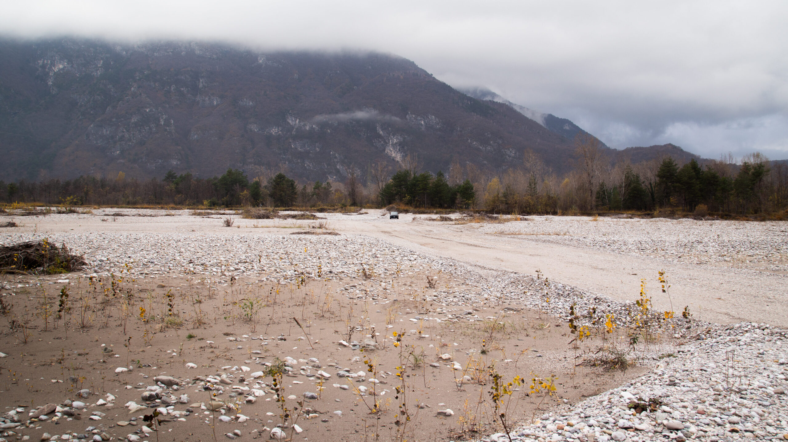 Fiume tagliamento, l'auto di Dario durante i sopralluoghi in FVG