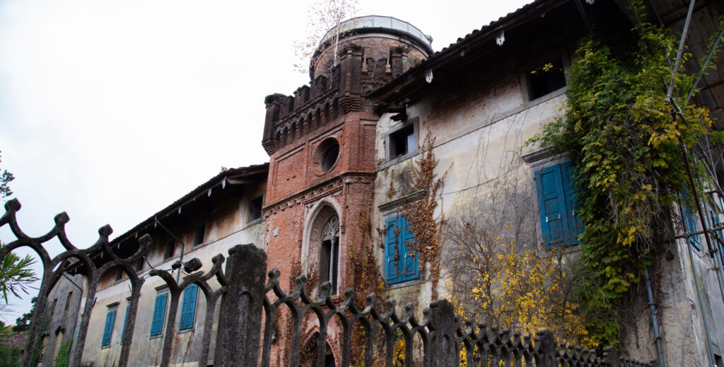 Palazzo abbandonato L'armatura del diavolo - Oleis